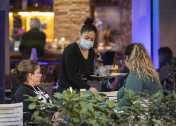 El área sanitaria de Vigo prolonga su mejoría: nuevas caídas de la incidencia y los enfermos con Covid-19