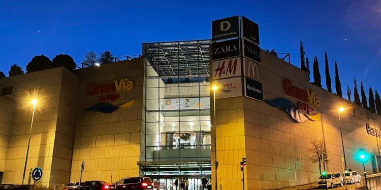 El Gran Vía de Vigo consumirá unos 550 kW menos sumándose a La Hora del Planeta