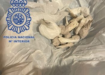 Tres detenidos por vender heroína y cocaína en un piso de Vigo