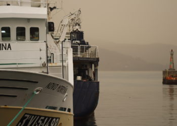 Pesca pesquero Novo Morriña O Berbés Muelle amarre faro