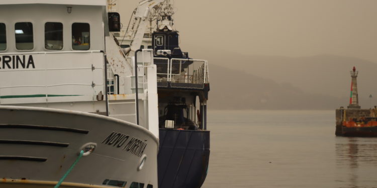 Pesca pesquero Novo Morriña O Berbés Muelle amarre faro