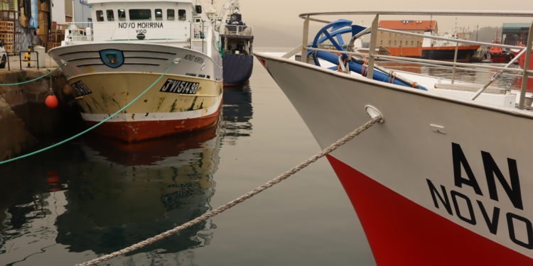 Pesca pesquero Novo Morriña O Berbés Muelle amarre