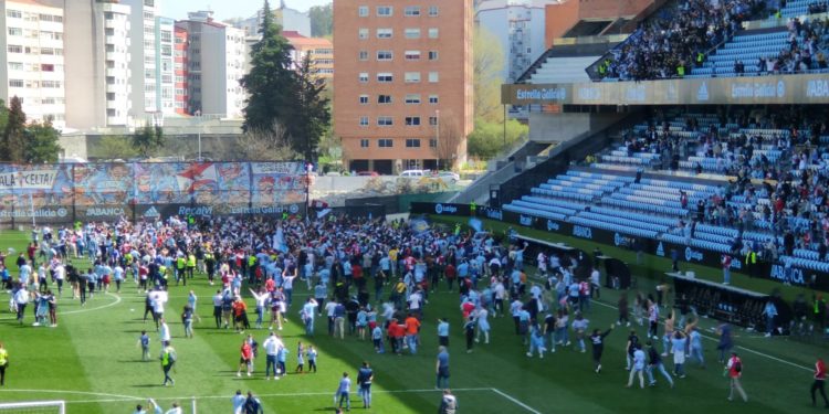 Balaídos también celebra la Reconquista: victoria del Celta B al Deportivo e invasión de campo