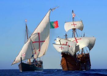 Baiona recibe a dos barcos históricos