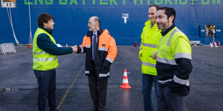 El Puerto de Vigo acoge la primera carga en España de gas natural licuado como combustible marino