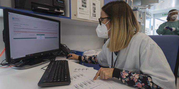 Galicia esperará al lunes para eliminar la cuarentena de los contactos estrechos de Covid-19