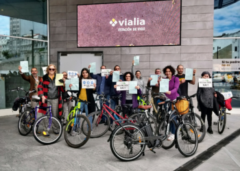 Las bicicletas reclaman a Renfe más sitio en Galicia: «Bicis no tren, XA!»… sin límite y sin coste