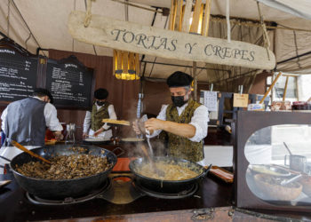 Éxito absoluto en A Reconquista: el Casco Vello de Vigo recibe una marea viguesa con ganas de romería