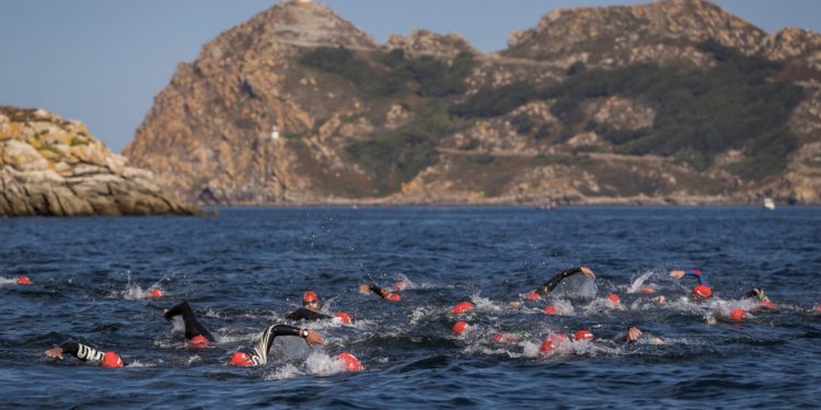 La Triple Corona Islas Atlánticas, entre Cíes y Baiona, abre las inscripciones para 160 participantes