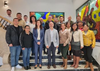 David Regades, con miembros de la delegación empresarial de la región peruana de Tacna