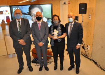 As pioneiras nas aulas universitarias reciben a homenaxe da UVigo no 8M