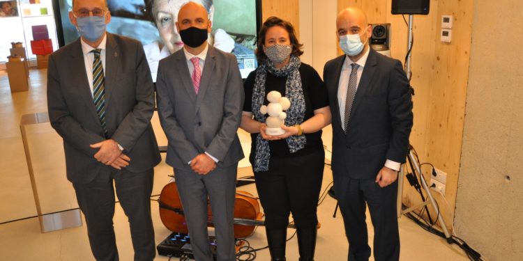 As pioneiras nas aulas universitarias reciben a homenaxe da UVigo no 8M