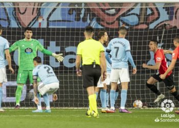 El árbitro recibió el impacto de una canica en Balaídos al acabar el Celta-Mallorca