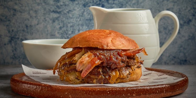 Una hamburguesa elaborada en Cangas, entre las tres mejores de Galicia