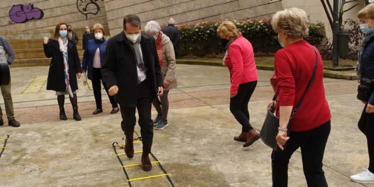 Vigo promueve charlas para entender la factura de la luz y cursos de robótica o mensajería instantánea