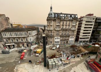 El cielo de Vigo cambia de color: la calima invade la ciudad