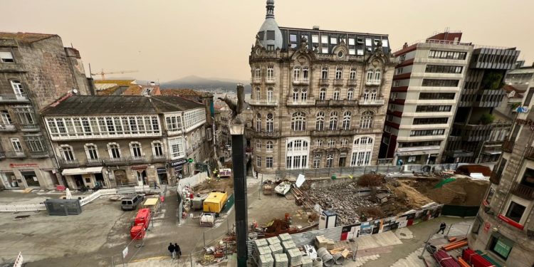 El cielo de Vigo cambia de color: la calima invade la ciudad