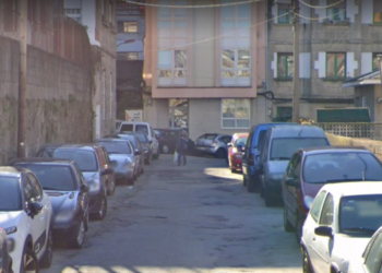 La Policía de Vigo localiza a un conductor que se fugó tras chocar contra cuatro coches aparcados