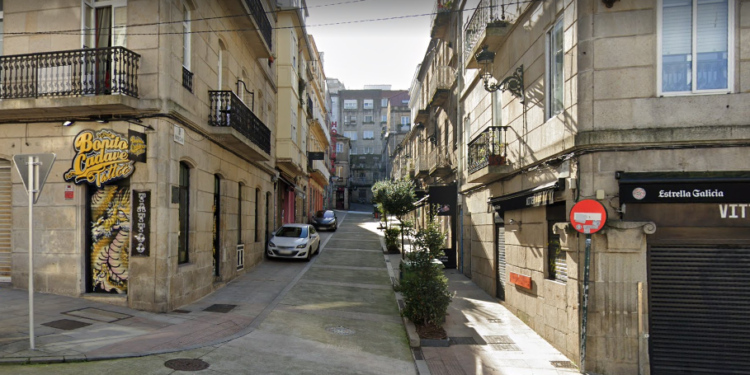 Detenido el cliente de un bar de Vigo por no querer marcharse y agredir al agente que le desalojaba