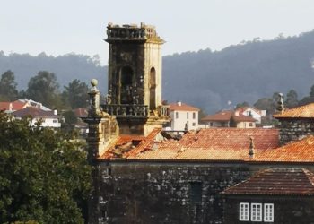 Un rayo causa daños en el campanario de la iglesia de Reboreda, en Redondela