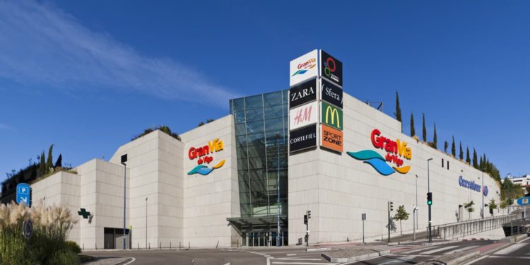 El Gran Vía de Vigo se moviliza por Ucrania: cede espacios físicos y canales digitales a ACNUR, Cáritas y Cruz Roja