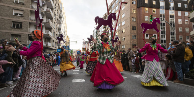 «La fábrica de juguetes» gana el concurso de comparsas de Vigo