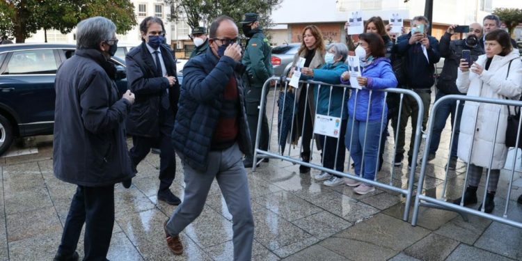 El exnovio de Déborah se declara inocente y no contesta a los abogados de la familia