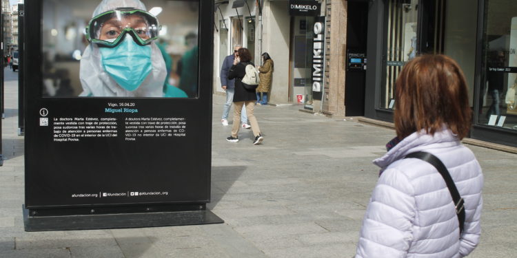 El confinamiento sale a la calle Príncipe a través de la mirada de siete fotoperiodistas gallegos