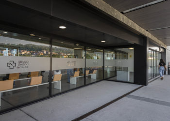 La alta ocupación hospitalaria obliga a suspender cirugías en el Álvaro Cunqueiro