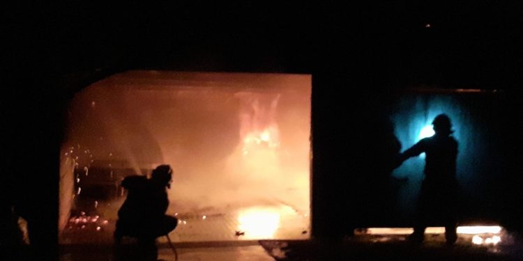 Un incendio causa importantes daños materiales en un cobertizo de O Porriño