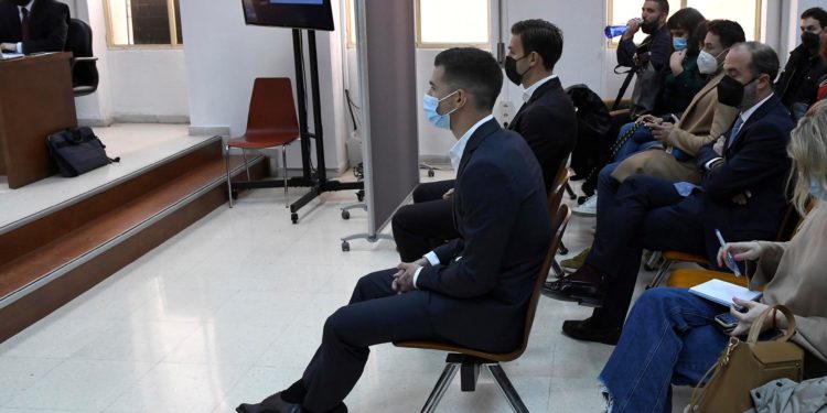 Los forenses respaldan la denuncia contra Santi Mina: se hallaron lesiones genitales y extragenitales