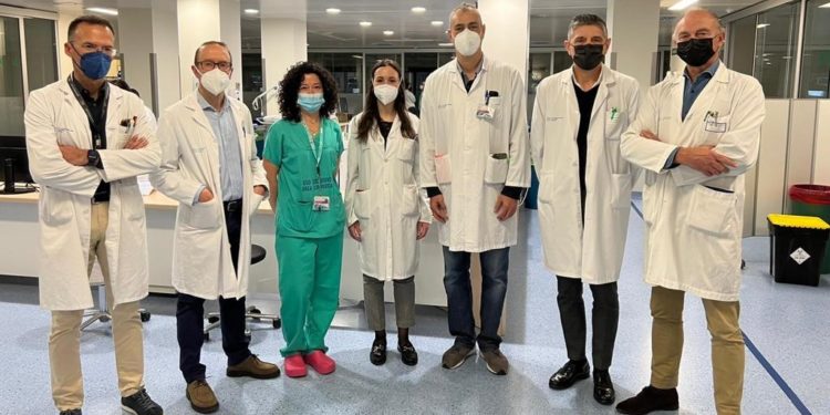 Profesionales del Álvaro Cunqueiro extirpan un tumor maligno de riñón que llegaba hasta el corazón