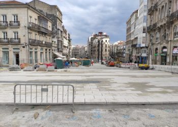 Caballero no maneja plazos para acabar el túnel en la Porta do Sol pero sí para abrir la plaza