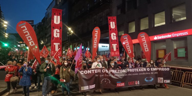 Cientos de personas recorren Vigo para protestar por el alza de los precios
