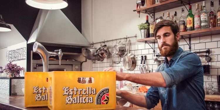 Estrella Galicia no recibe materias primas y podría parar su actividad este viernes