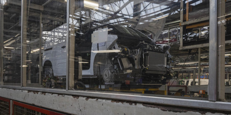 Vuelve la inactividad a Stellantis Vigo: la fábrica cierra el lunes y un sistema para toda la próxima semana