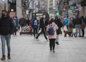 La pandemia titubea en el área sanitaria de Vigo: suben los casos activos y baja la incidencia en 14 días