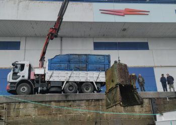 La Autoridad Portuaria de Vigo libera el fondo marino del Berbés de sus “tesoros” más vergonzosos