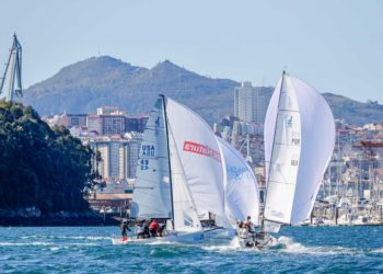 Bugallo y Araújo, en un pañuelo en la ría de Vigo