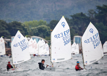 El Trofeo Vithas da color a la ría de Vigo con 153 optimist