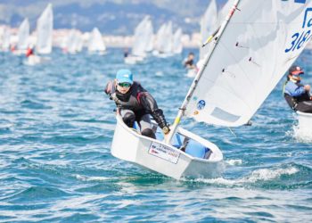 El coruñés Fernando González lidera el Trofeo Vithas en la ría de Vigo