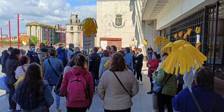 A folga no servizo de limpeza do Concello de Vigo comeza cun seguimento do 100%, segundo a CIG
