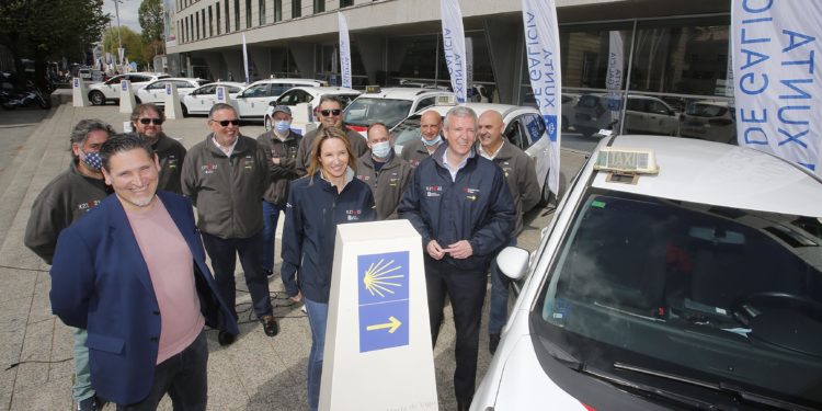 Medio centenar de taxistas de la ciudad de Vigo promocionarán el Xacobeo en sus vehículos