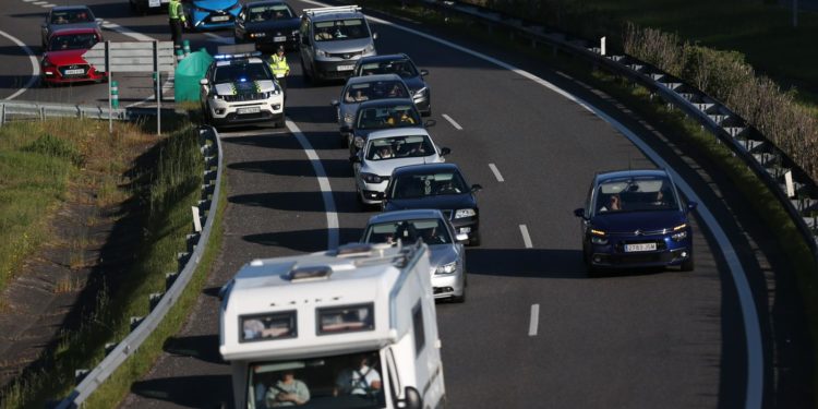 Retenciones de tráfico en la entrada de Vigo en el regreso de la Semana Santa