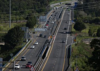Retenciones de tráfico en la entrada de Vigo en el regreso de la Semana Santa
