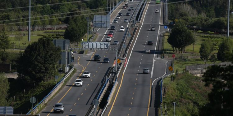 Retenciones de tráfico en la entrada de Vigo en el regreso de la Semana Santa