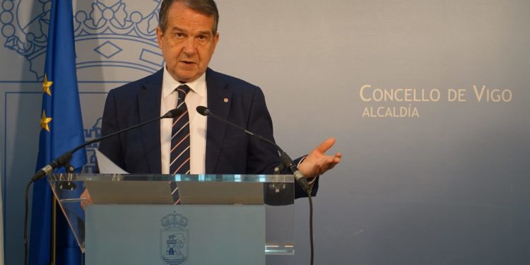 Caballero asegura que defenderá la sede viguesa para el Oceanográfico de España “con uñas y dientes”