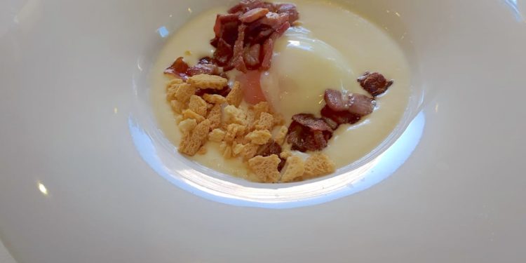 Huevo a 63º, carbonara de queso San Simón y pan frito