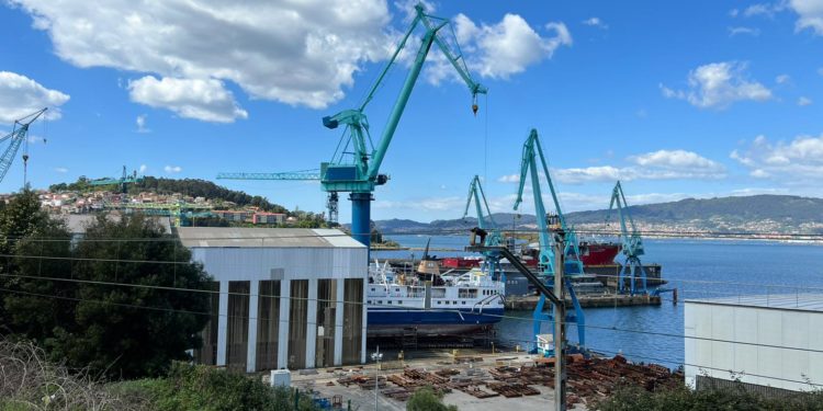 Reparación a buen recaudo en Rodman: un coloso de Groenlandia se pone a punto en Vigo