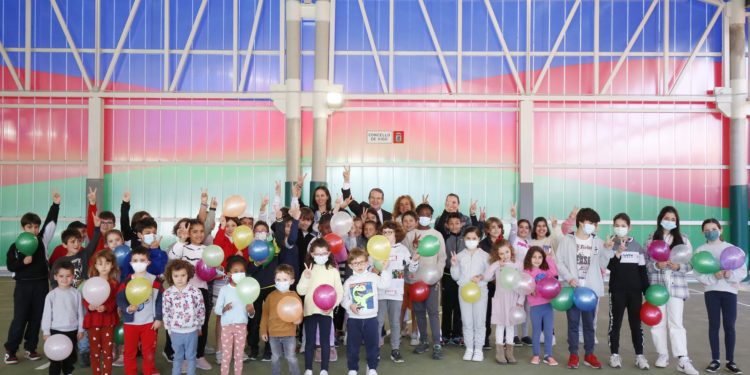 Deputación e Concello de Vigo enchen de cor o CEIP Balaídos coa nova cuberta do patio